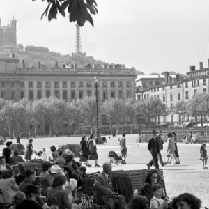 Robert Doisneau, Place Bellecour, Lyon 1950 (detail) © Atelier Robert Doisneau